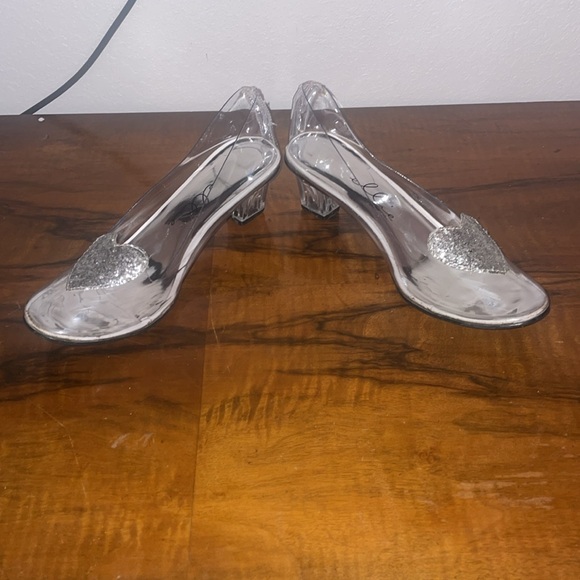 🍉 Women’s Size 10 Ellie Clear Plastic High Heels With Glitter Heart On Front - Picture 3 of 10